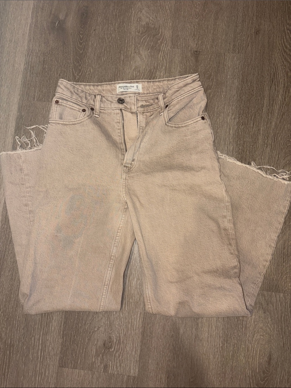Women’s Abercrombie High-Rise 90’s Relaxed Jeans in Light Beige